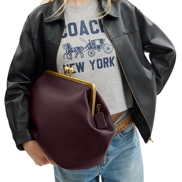 NWT Coach Kisslock clutch Bag limited edition Runway  Leather plum -blackcurrant - Picture 6 of 12